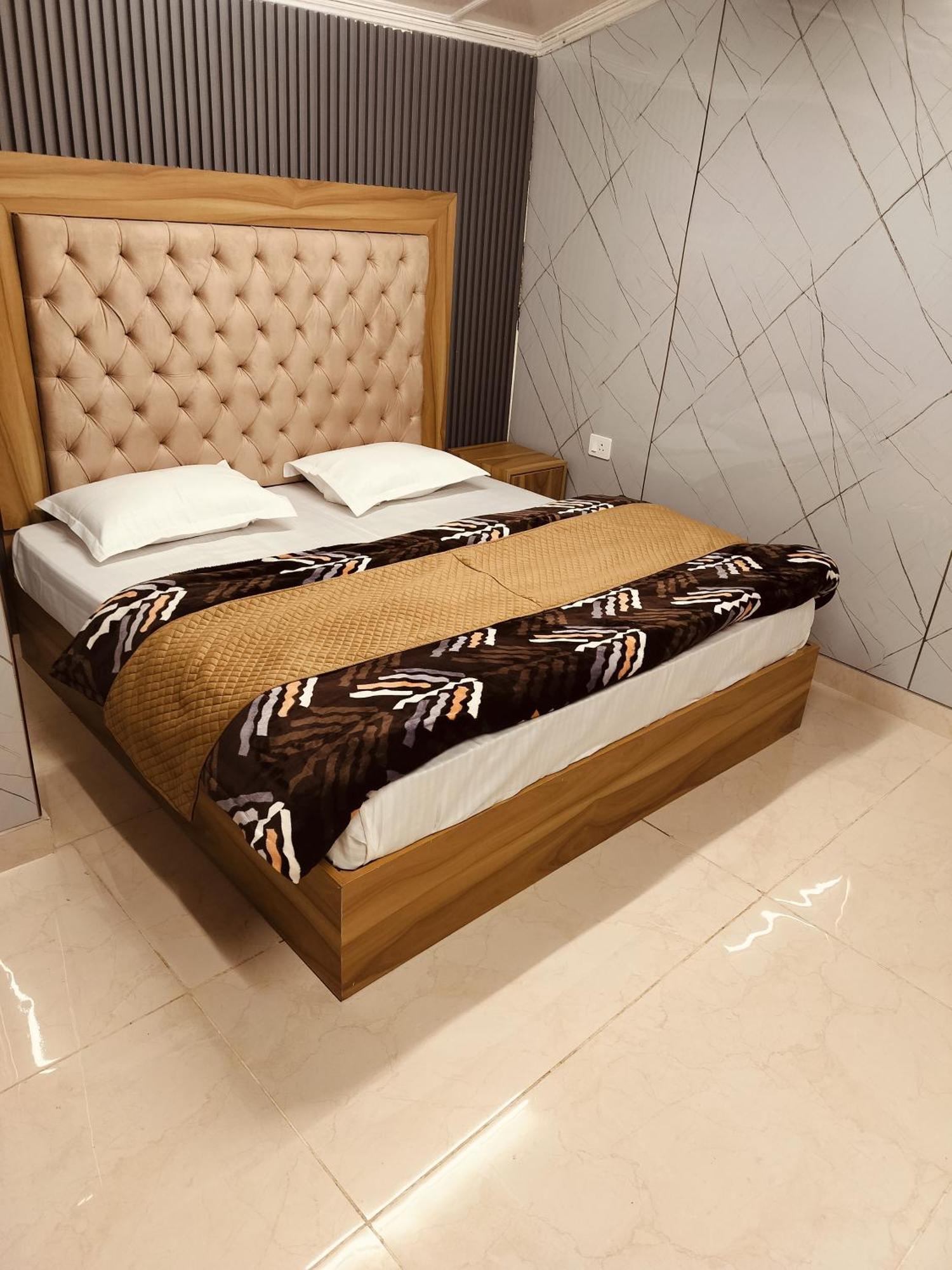 Madan Kunj B & B Mall Road Shimla Exterior photo